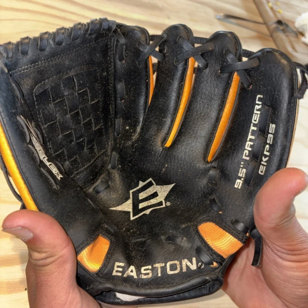 Easton 9.5 Inch Pattern EKP95 Z Flex Baseball Glove Youth RHT